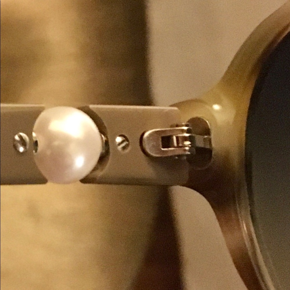 CHANEL Authentic Vintage Olive blend Pearl Sunglasses 🕶️ Great looking /RARE😎🇳🇪 - Picture 7 of 9